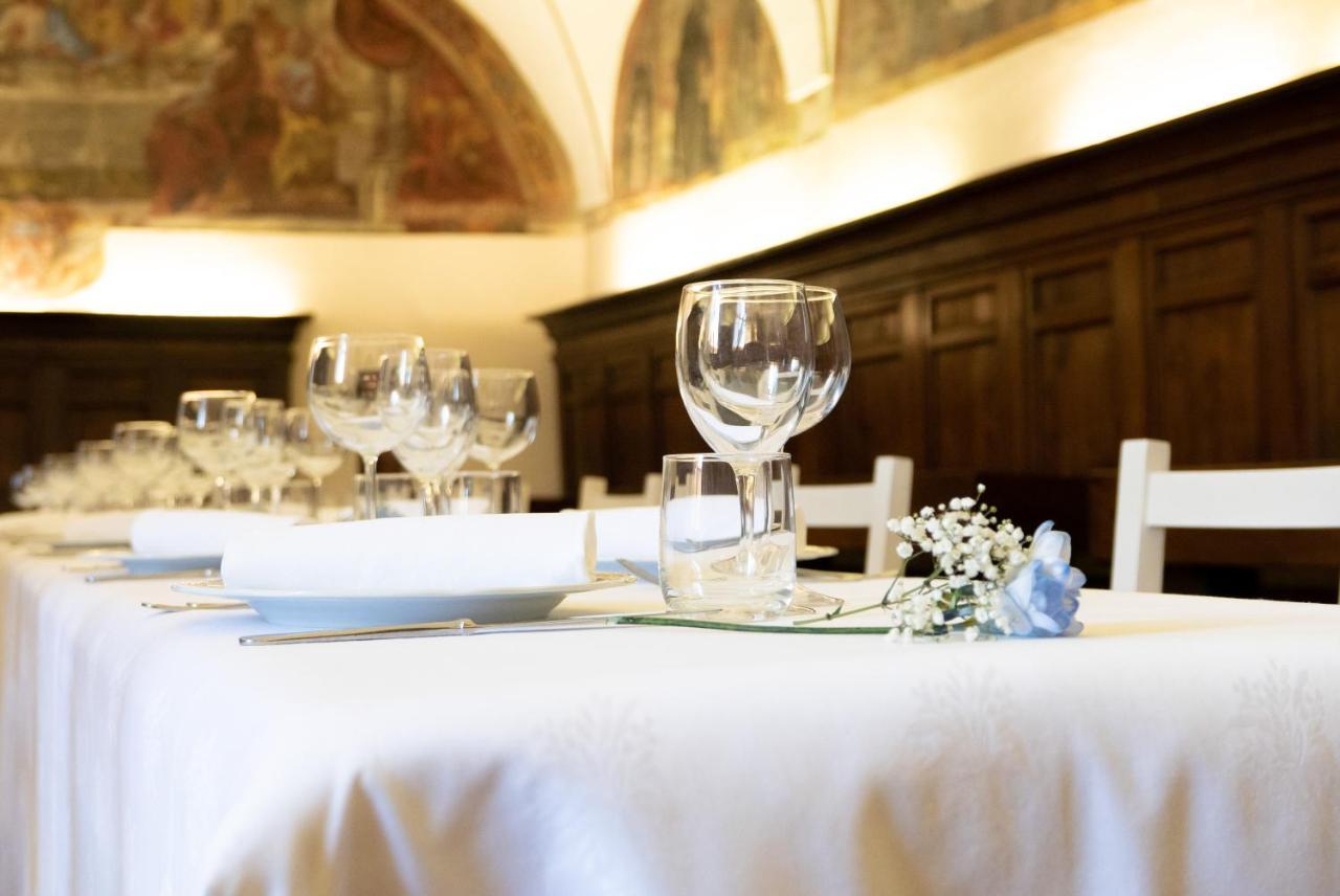 فندق Monastero Ss. Annunziata تودي المظهر الخارجي الصورة A table set for a meal