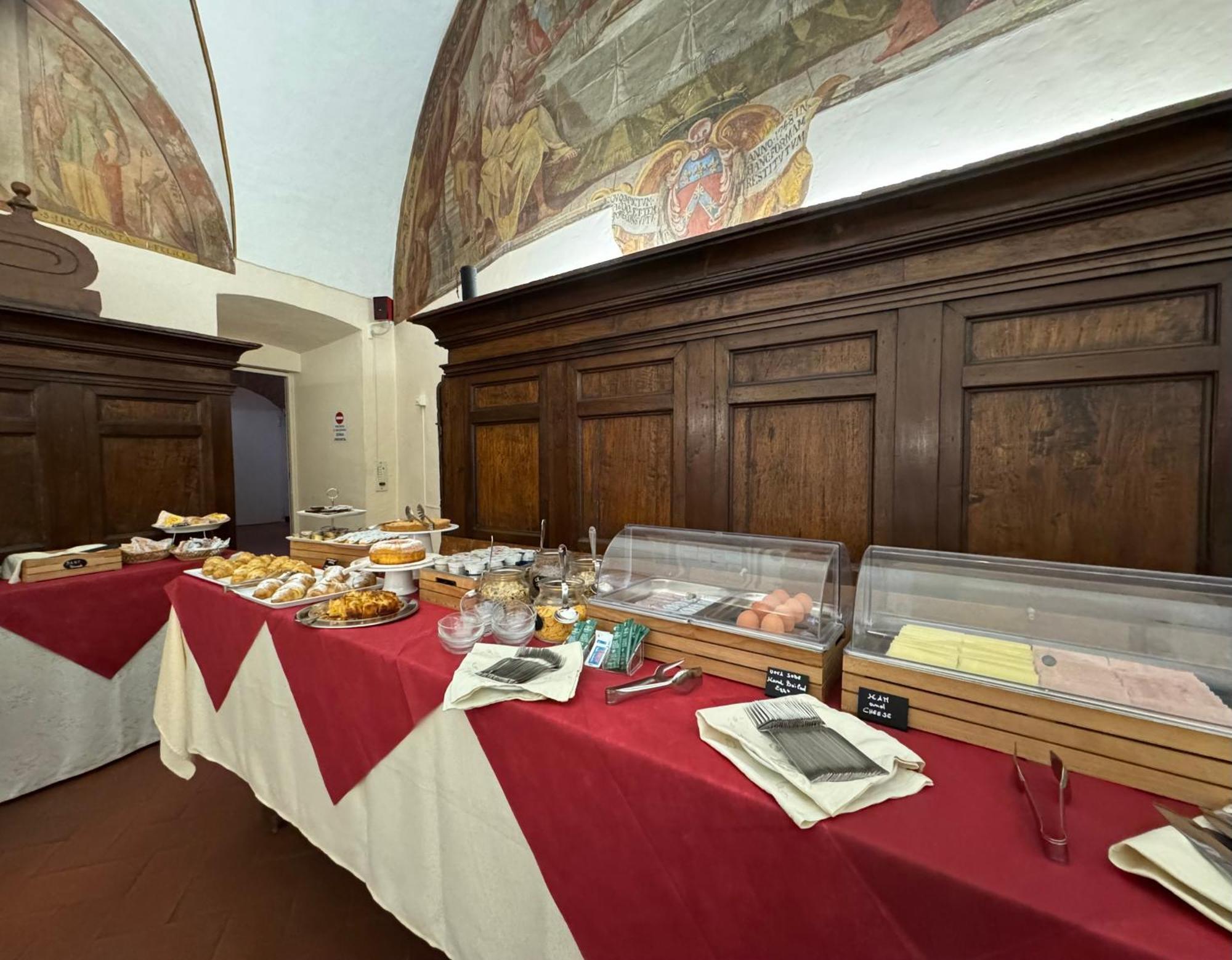 فندق Monastero Ss. Annunziata تودي المظهر الخارجي الصورة The buffet at the 2019 edition of the festival