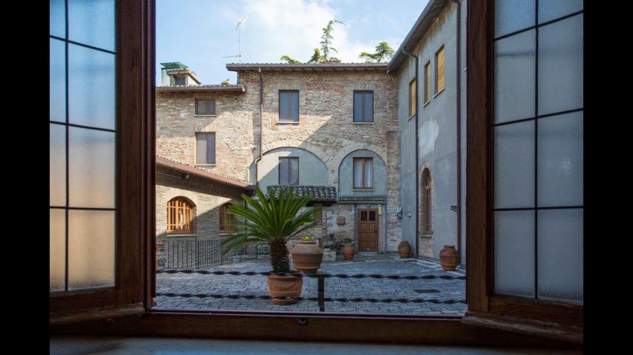 فندق Monastero Ss. Annunziata تودي المظهر الخارجي الصورة The courtyard of the museum